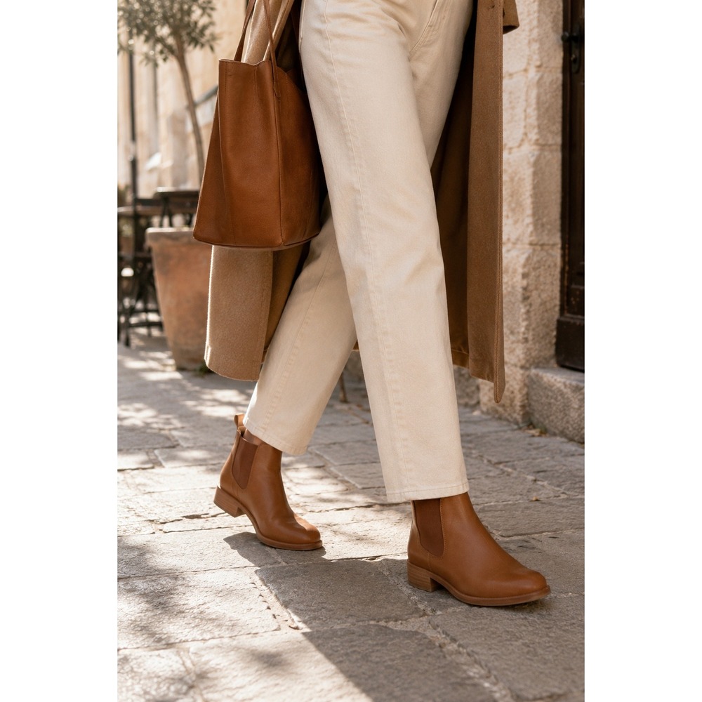 NWT Nisolo Eva Everyday Chelsea Boot Women 9.5 Nutmeg Leather Ankle